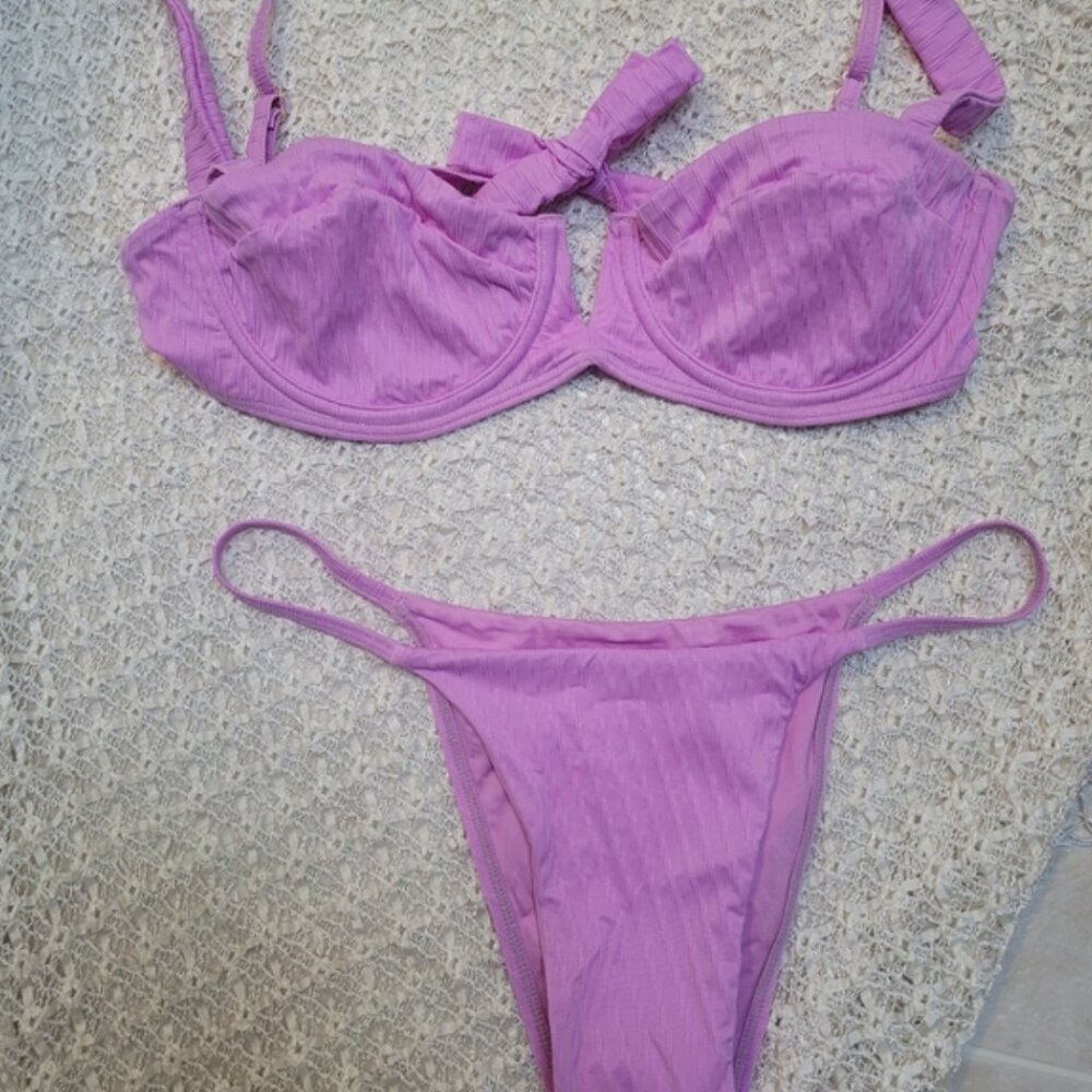 MONDAY SWIMWEAR Clovelly top with Barbados bottoms - size medium !